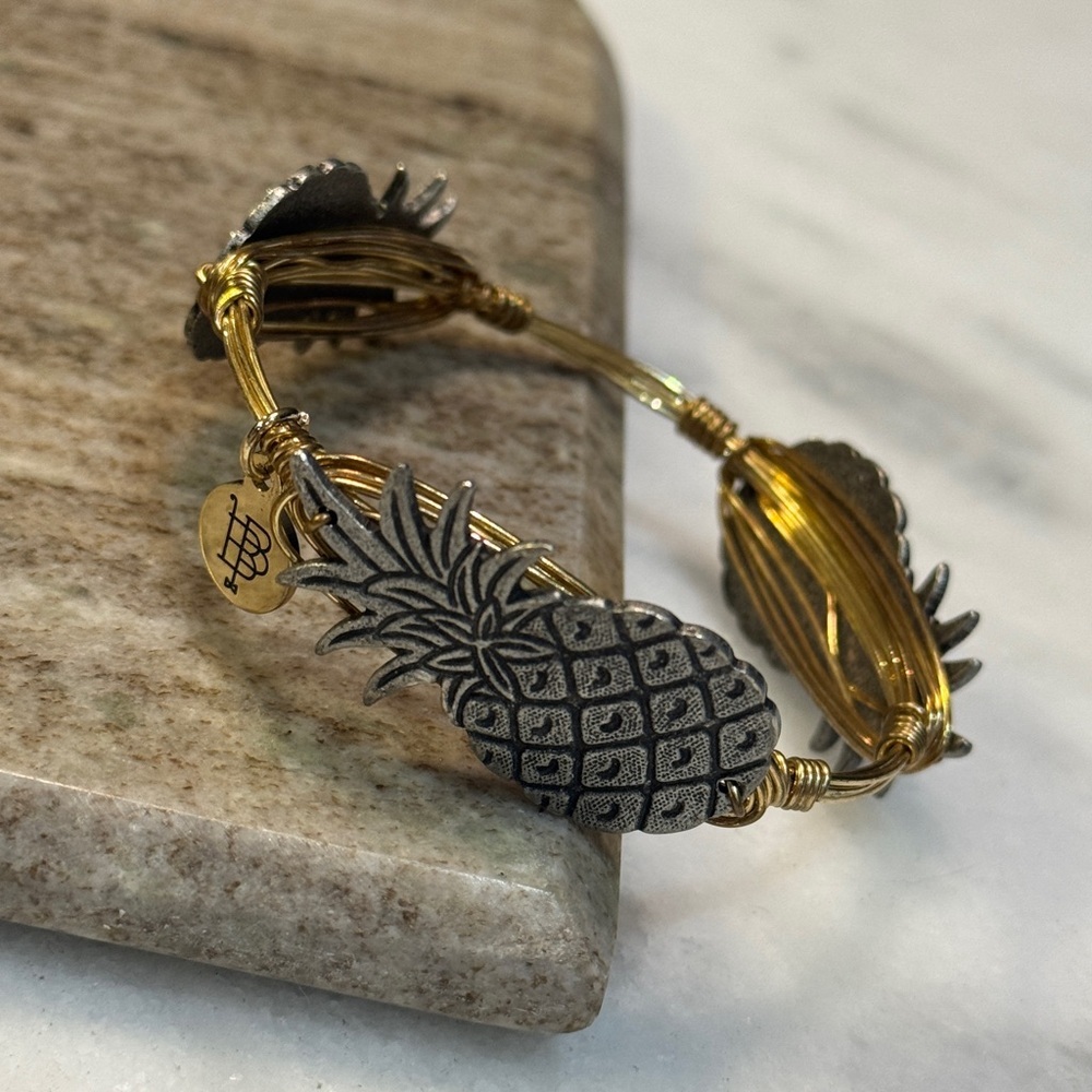 Bourbon And Bowties 3 Pewter Pineapple Wire Bracelet Size Small 16$